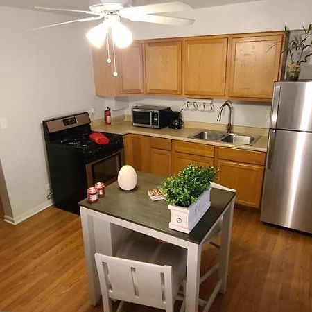 Cozy 1 Bedroom, 1 Min From Irving Park Blue Line, Free Parking Chicago Exterior foto