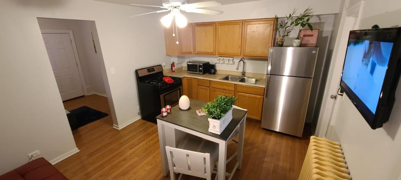 Cozy 1 Bedroom, 1 Min From Irving Park Blue Line, Free Parking Chicago Exterior foto